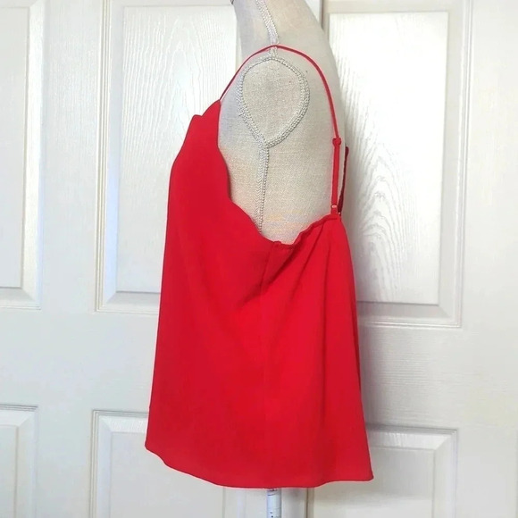 Monteau Scalloped V-neck Tank - Picture 3 of 4